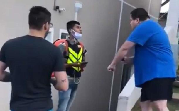 Motoboy vítima de racismo ganha moto nova