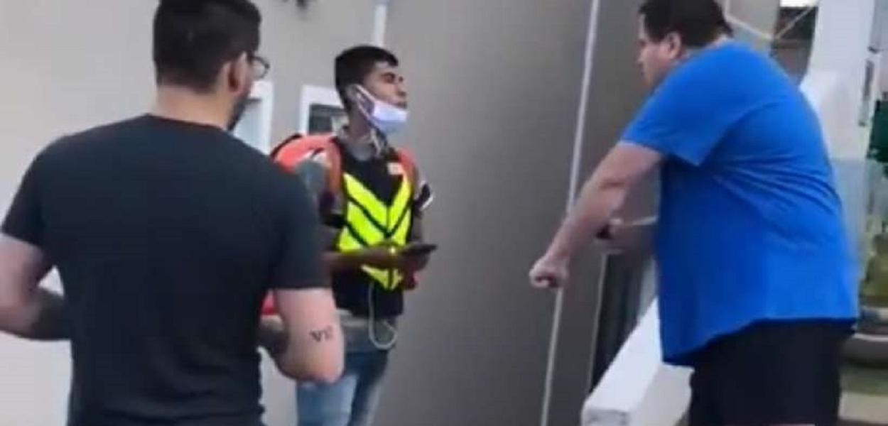 Motoboy vítima de racismo ganha moto nova