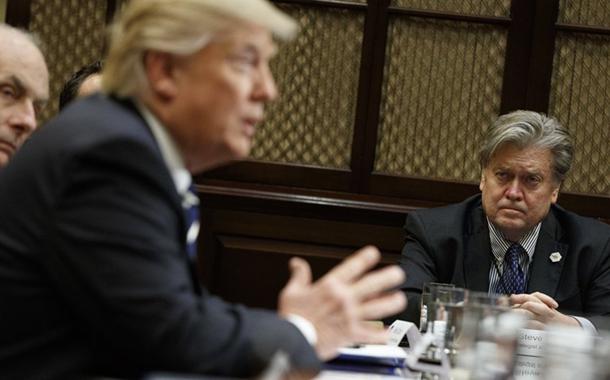 Trump está enfrentando um golpe, diz Bannon
