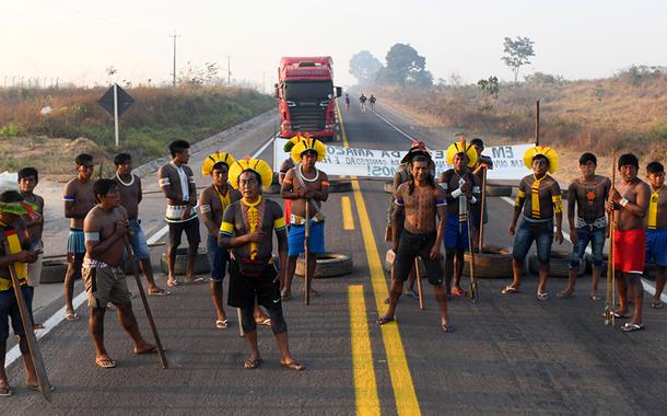 Índigenas em trecho da BR-163 em Novo Progresso (PA) 17/08/2020