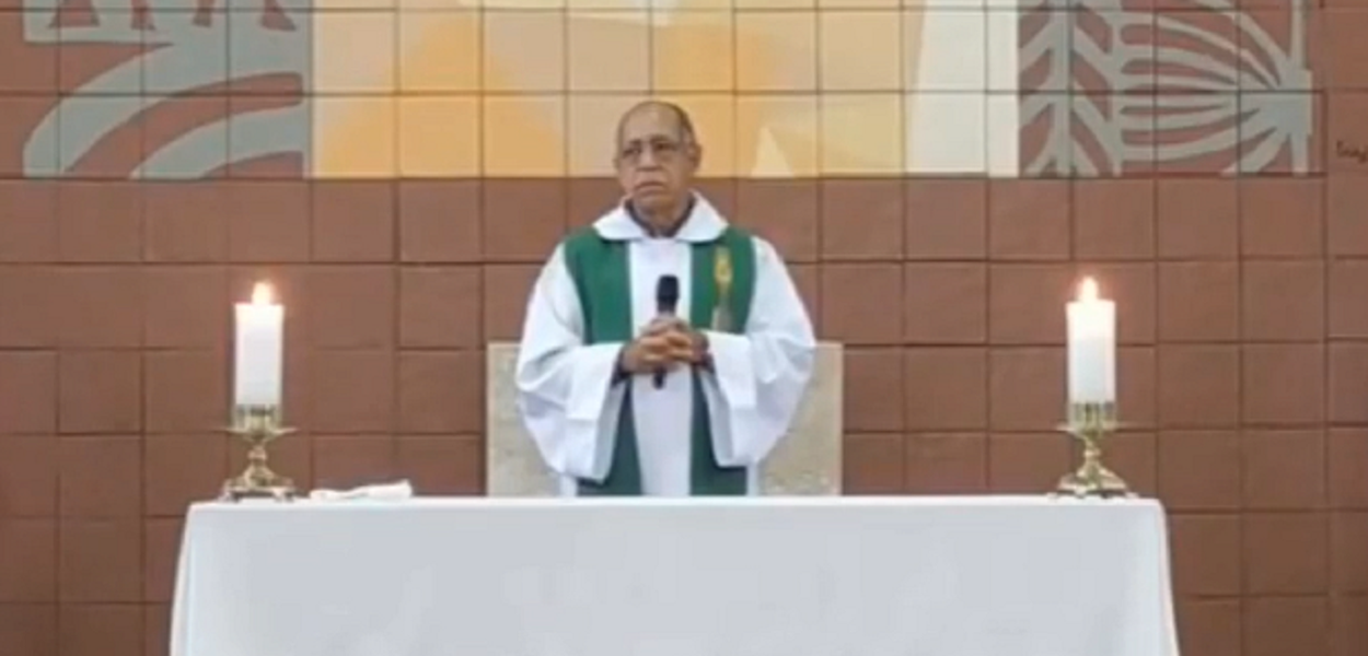 Padre pede a morte de fiéis