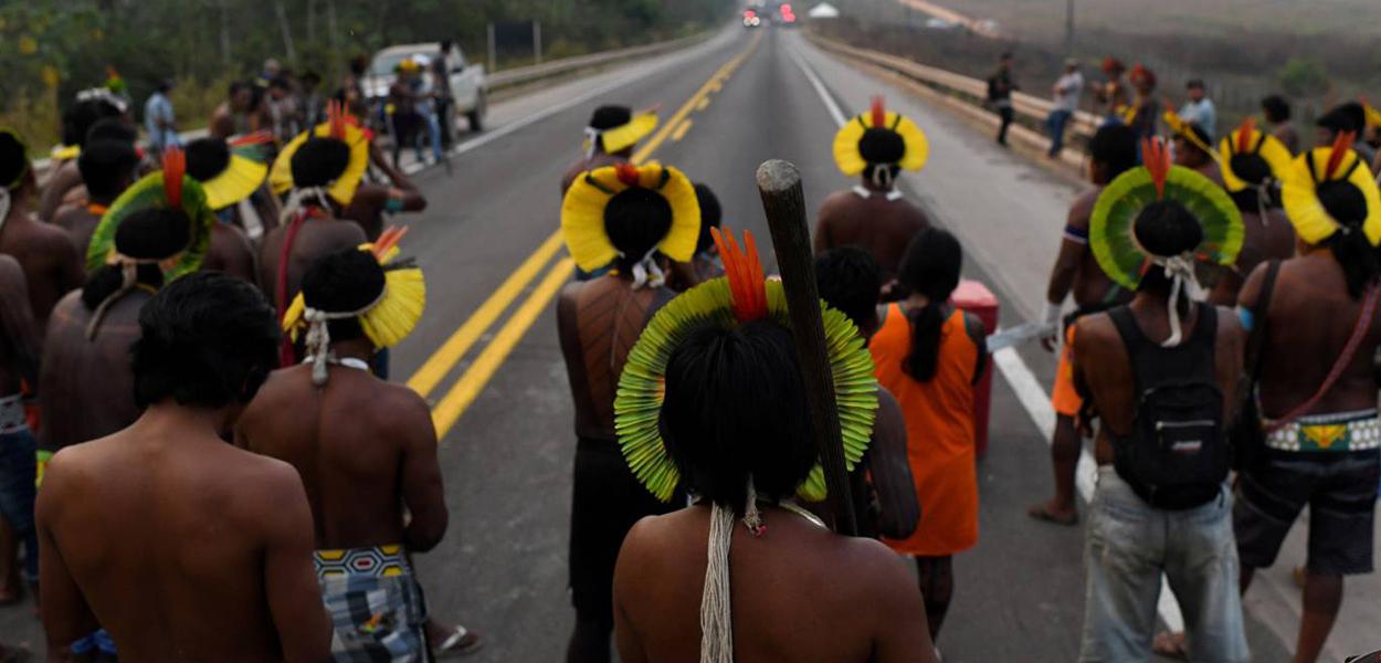 Indígenas kayapó bloqueiam a BR-163 em Novo Progresso, no Pará