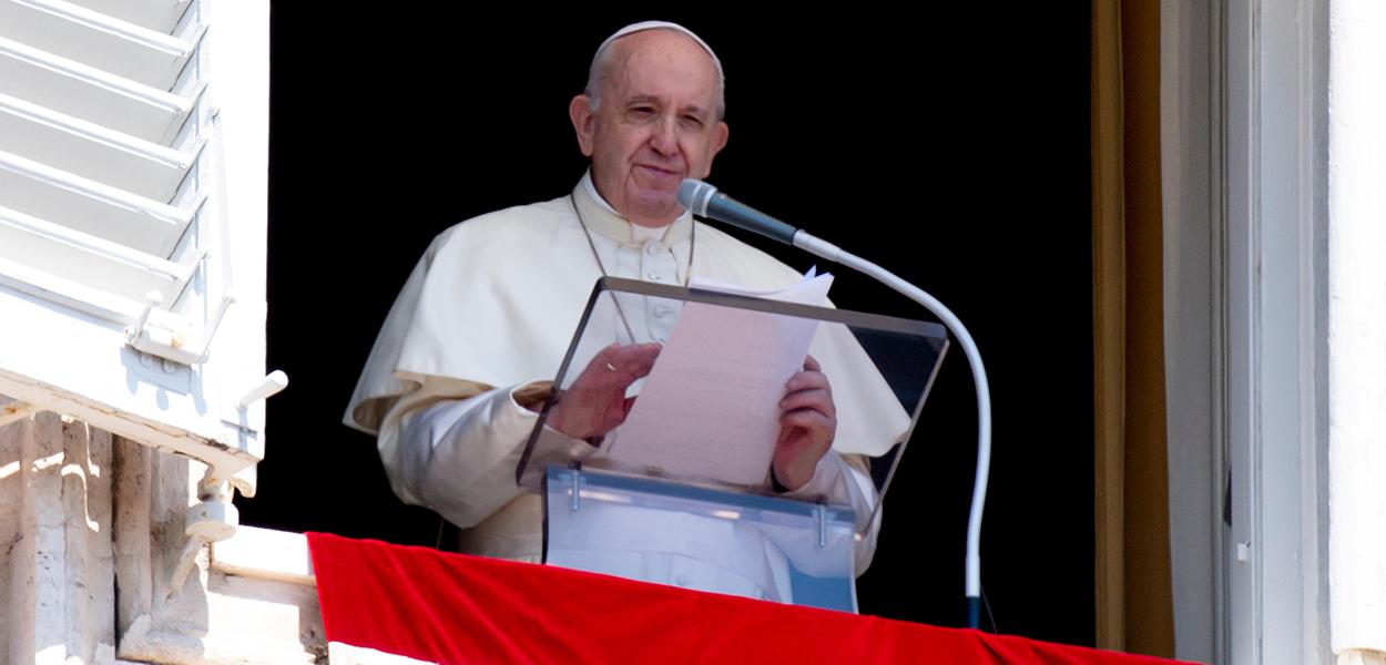 Papa Francisco faz discurso na Praça de São Pedro, no Vaticano