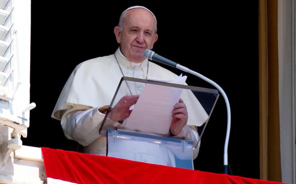 Papa Francisco faz discurso na Praça de São Pedro, no Vaticano