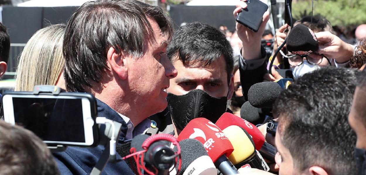 Bolsonaro xinga jornalista de otário