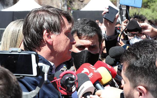 Bolsonaro xinga jornalista de otário