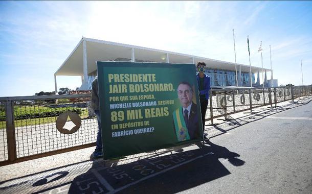 Manifestantes protestam contra Jair Bolsonaro em Brasília