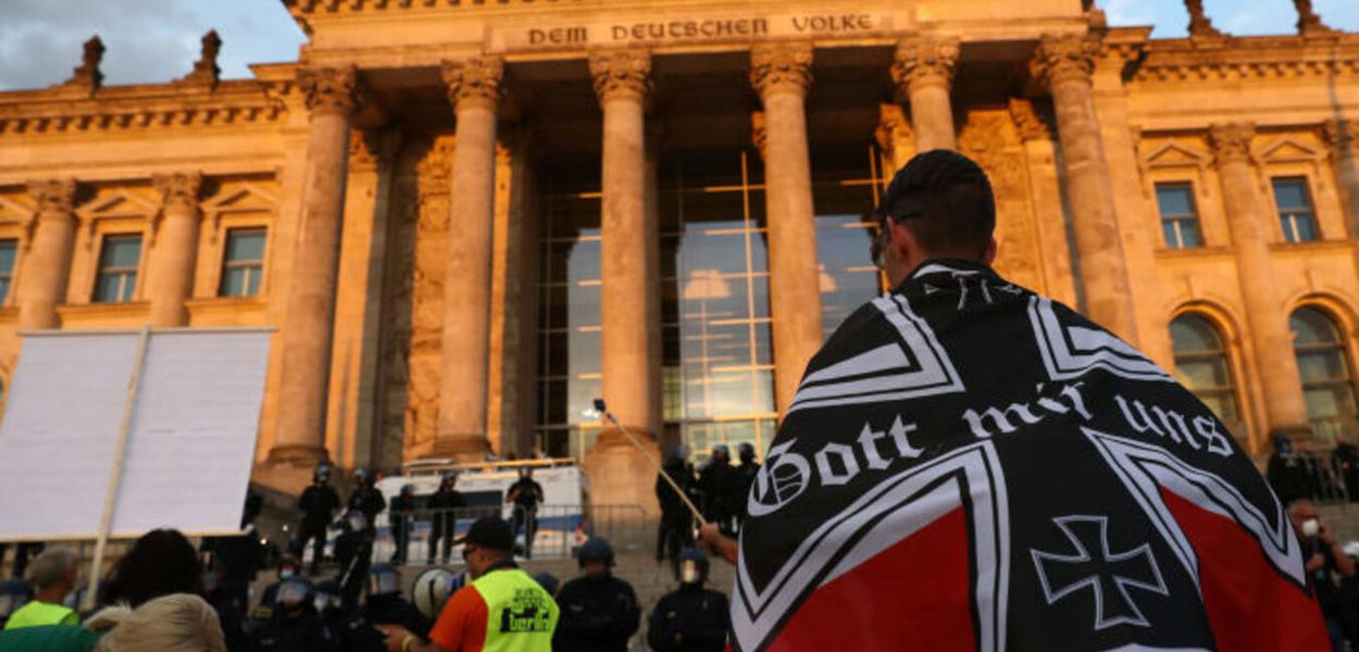 Manifestantes protestam em Berlim contra medidas de restrição ao coronavírus