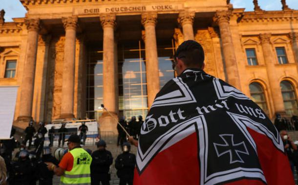 Manifestantes protestam em Berlim contra medidas de restrição ao coronavírus
