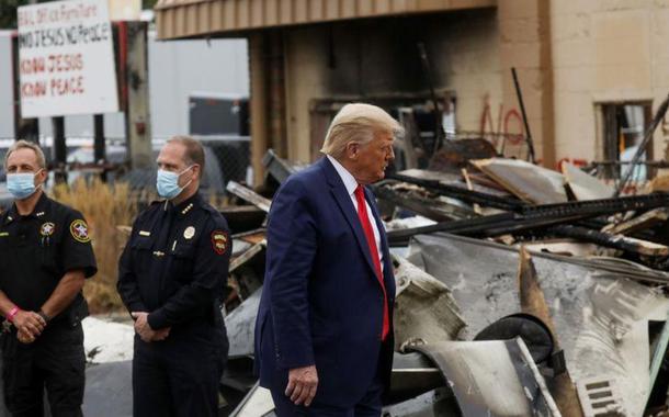 Presidente dos EUA, Donald Trump, visita local de protestos contra a brutalidade policial e a injustiça racial em Kenosha, no Wisconsin 01/09/2020