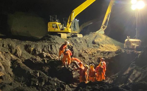 Bombeiros localizam caminhonete que é procurada desde o primeiro dia de buscas, em Brumadinho