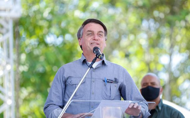 Jair Bolsonaro participa da apresentação do Projeto da Ponte sobre o Rio Pariquera-Açu