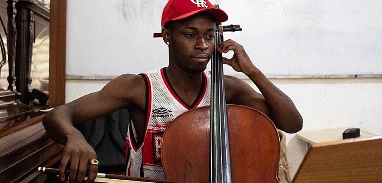 Violoncelista é preso por engano