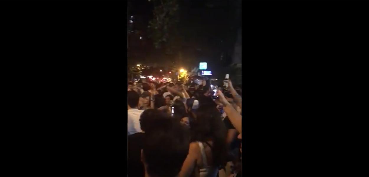 Aglomeração em bares do Leblon na pandemia