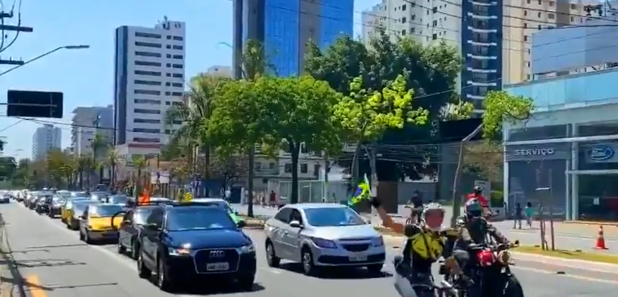 Lavajatistas fazem carreata contra Aras