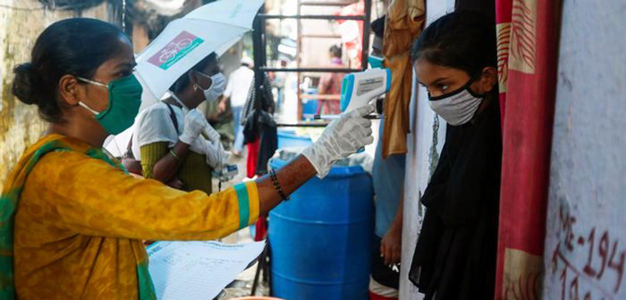 Índia passa o Brasil em número de casos de coronavírus