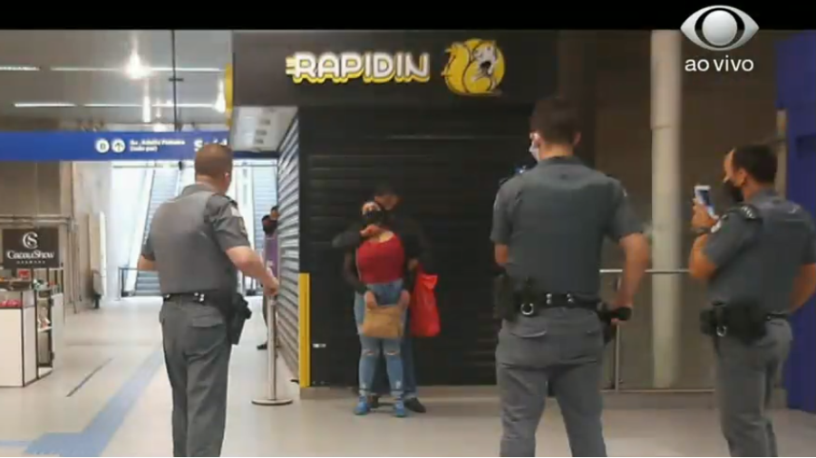 Mulher é refém em metrô de São Paulo