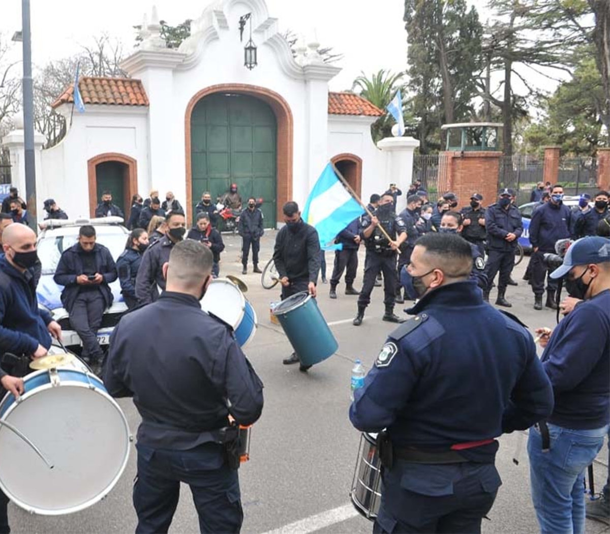 Protestos de policiais em frente à residência do presidente argentino, Alberto Fernández