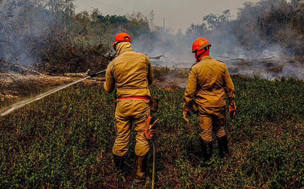 Bombeiros do Mato Grosso fazem teste com retardante para combater incêndios no Pantanal. 10/09/20