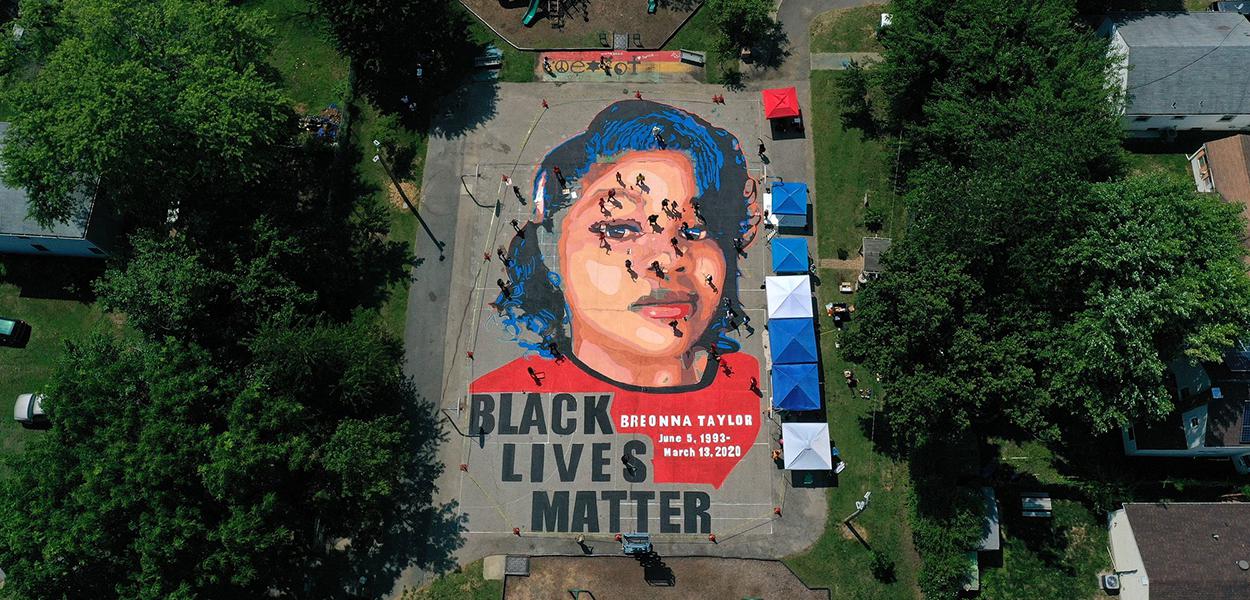 Assassinato de Breonna Taylor gerou intensos protestos dentro e fora dos EUA