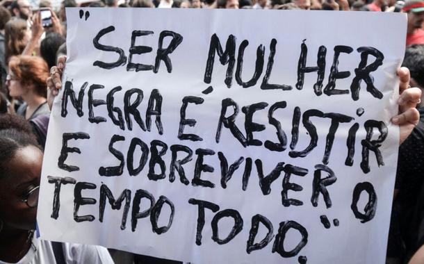 Mulheres negras marcham contra o racismo e a violência em Brasília