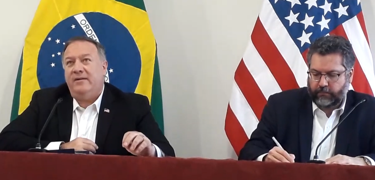 Mike Pompeo e Ernesto Araújo