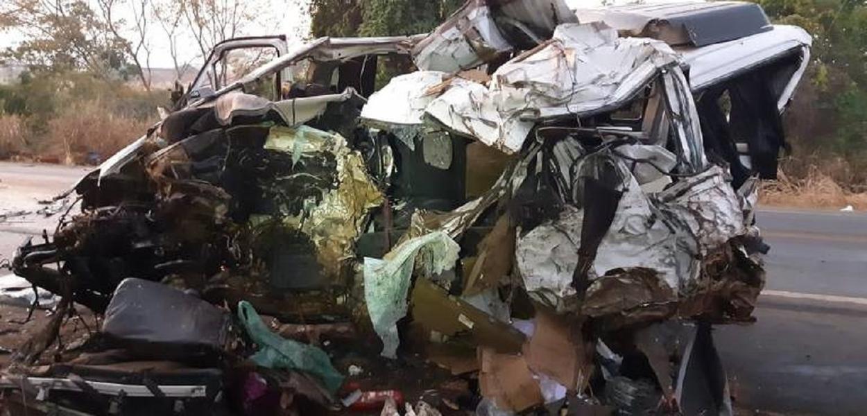 Acidente mata 12 em Minas