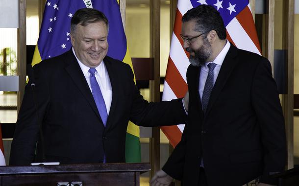 Mike Pompeo e Ernesto Araújo