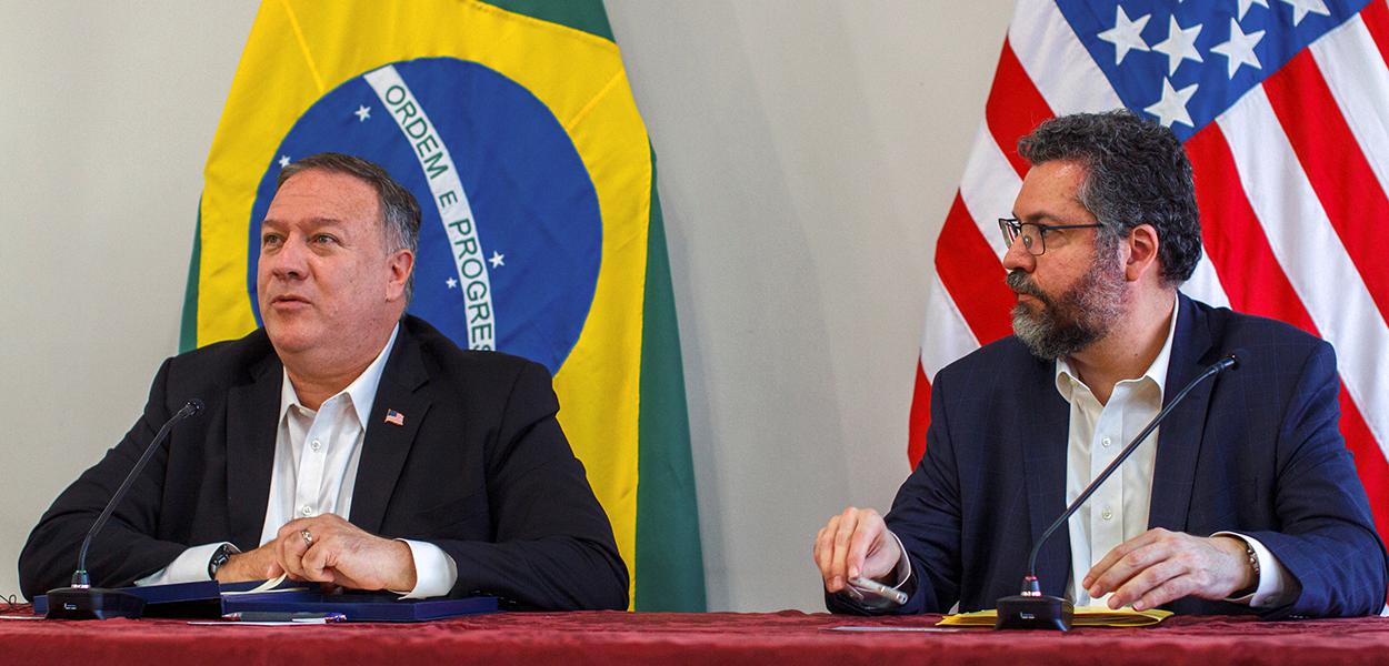 Secretário de Estado dos EUA, Mike Pompeo, ao lado do ministro das Relações Exteriores, Ermesto Araújo, em Boa Vista 18/09/2020