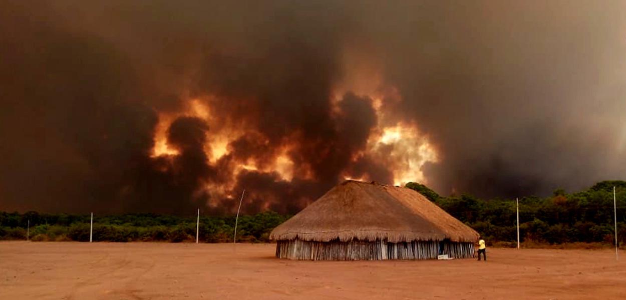 Na aldeia Kuikuro, o fogo começou com as queimadas realizadas dentro de fazendas no entorno da terra em Mato Grosso 20 de setembro de 2020