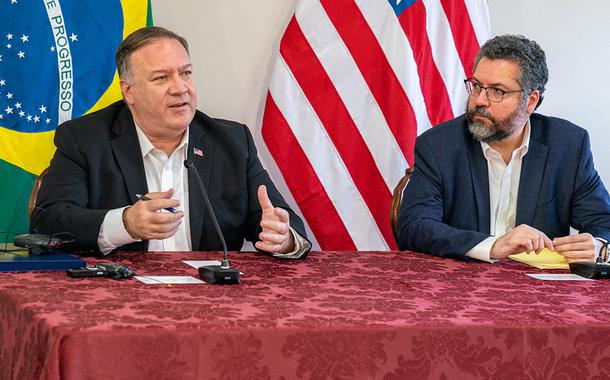 Mike Pompeo e Ernesto Araújo