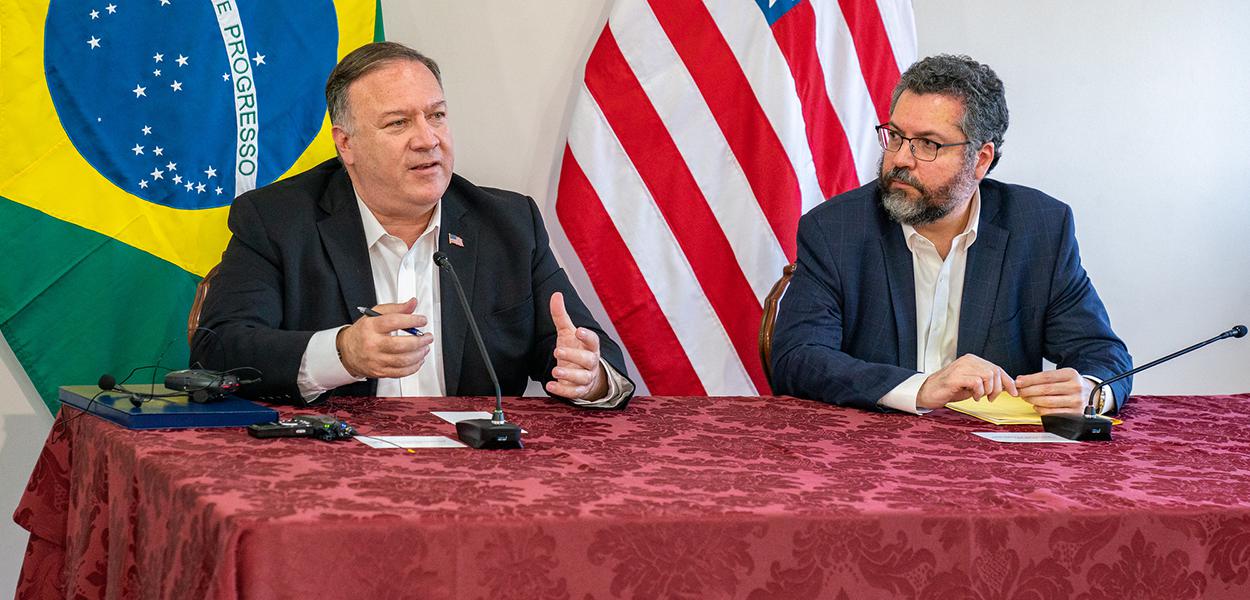 Mike Pompeo e Ernesto Araújo