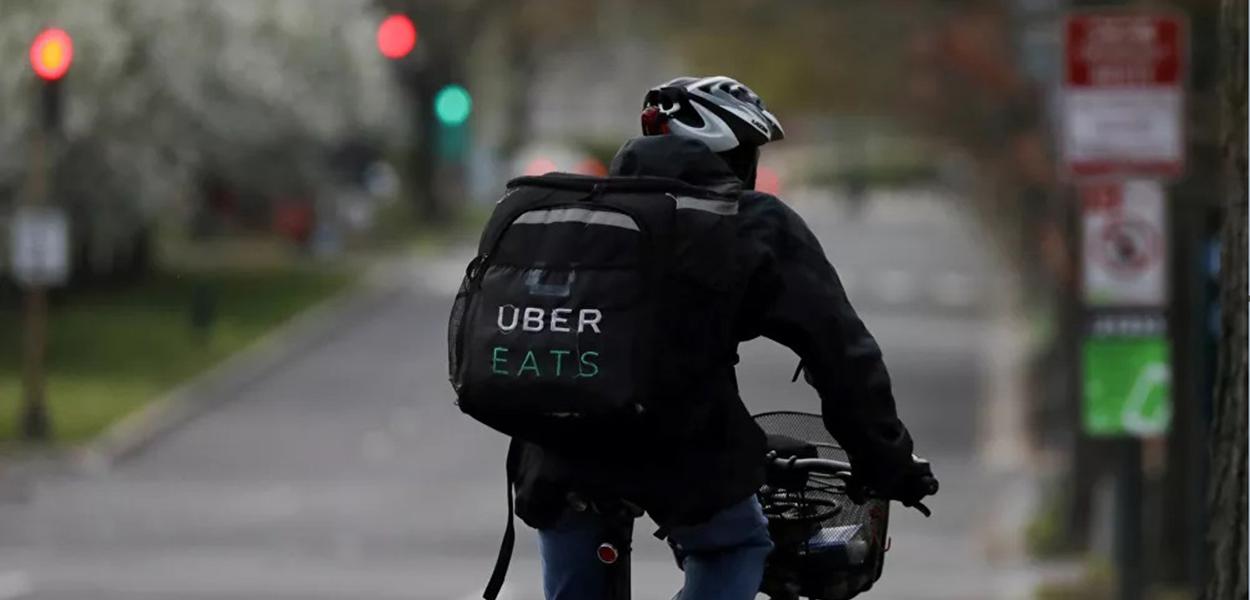 Decisão judicial na Espanha abre caminho para mais direitos trabalhistas dos entregadores de aplicativos
