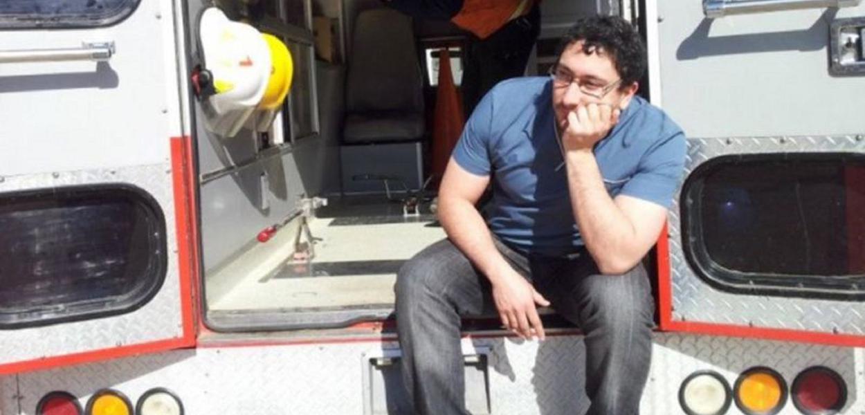Médico é apedrejado por familiares de vítima de covid-19 na Argentina