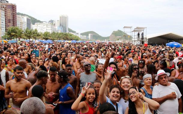 Associação adia Carnaval do Rio e alerta para a necessidade de vacina contra a Covid-19