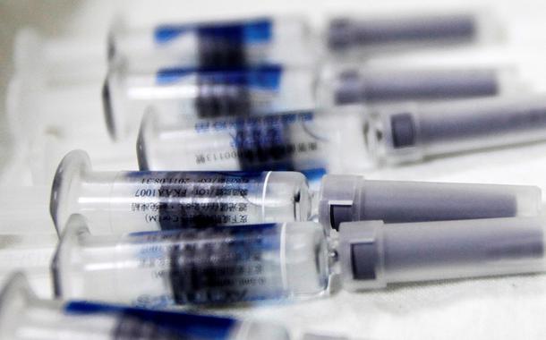 Vacinas são posicionados em hospital de Taipé em preparação para temporada da gripe 01/10/2010