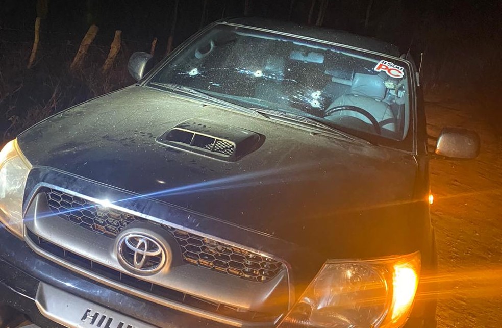 Carro de candidato do PT a prefeito no Ceará é alvo de tiros (Foto: Divugação) Carro de candidato do PT a prefeito no Ceará é alvo de tiros