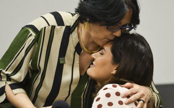 Michelle Bolsonaro, e a  ministra da Mulher, Família e Direitos Humanos, Damares Alves