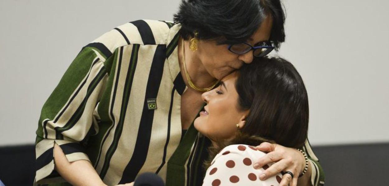 Michelle Bolsonaro, e a  ministra da Mulher, Família e Direitos Humanos, Damares Alves