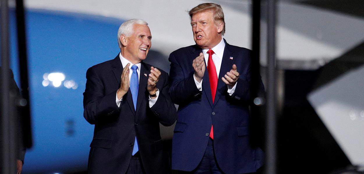 Presidente dos EUA, Donald Trump, ao lado de seu vice, Mike Pence, em Newport News, no Estado da Virgínia 25/09/2020 (Foto: REUTERS/Tom Brenner) Presidente dos EUA, Donald Trump, ao lado de seu vice, Mike Pence, em Newport News, no Estado da Virgínia 25/09/2020