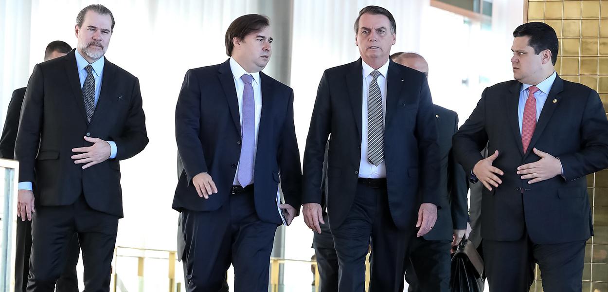 Bolsonaro recebe Dias Toffoli, Rodrigo Maia e Davi Alcolumbre no Palácio da Alvorada