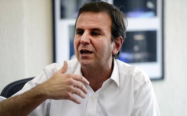 Paes, Romário e Garotinho brigam pela liderança no Rio