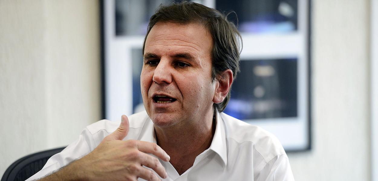 Paes, Romário e Garotinho brigam pela liderança no Rio