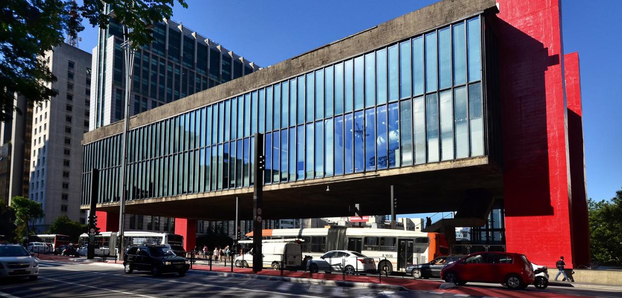 O MASP (Museu de Arte de São Paulo).