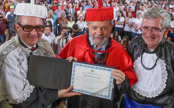 Lula recebe título de Doutor Honoris Causa da Uneal, em Arapiraca (AL) em 2017