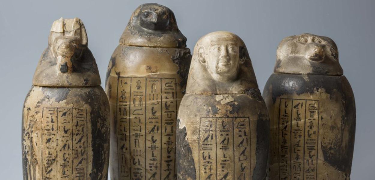 Esses são os vasos canópicos, onde eram guardados e preservados os órgãos internos no processo de mumificação