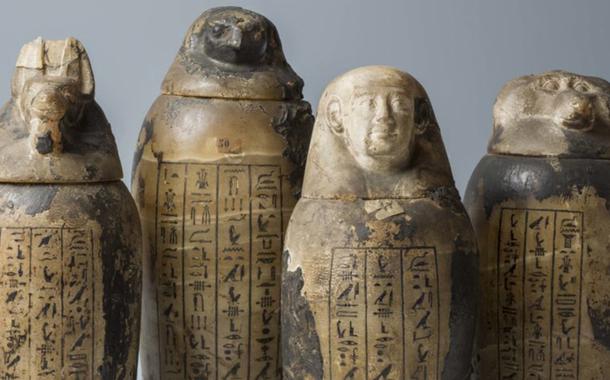 Esses são os vasos canópicos, onde eram guardados e preservados os órgãos internos no processo de mumificação