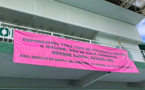 Protesto da torcida feminina do Coritiba