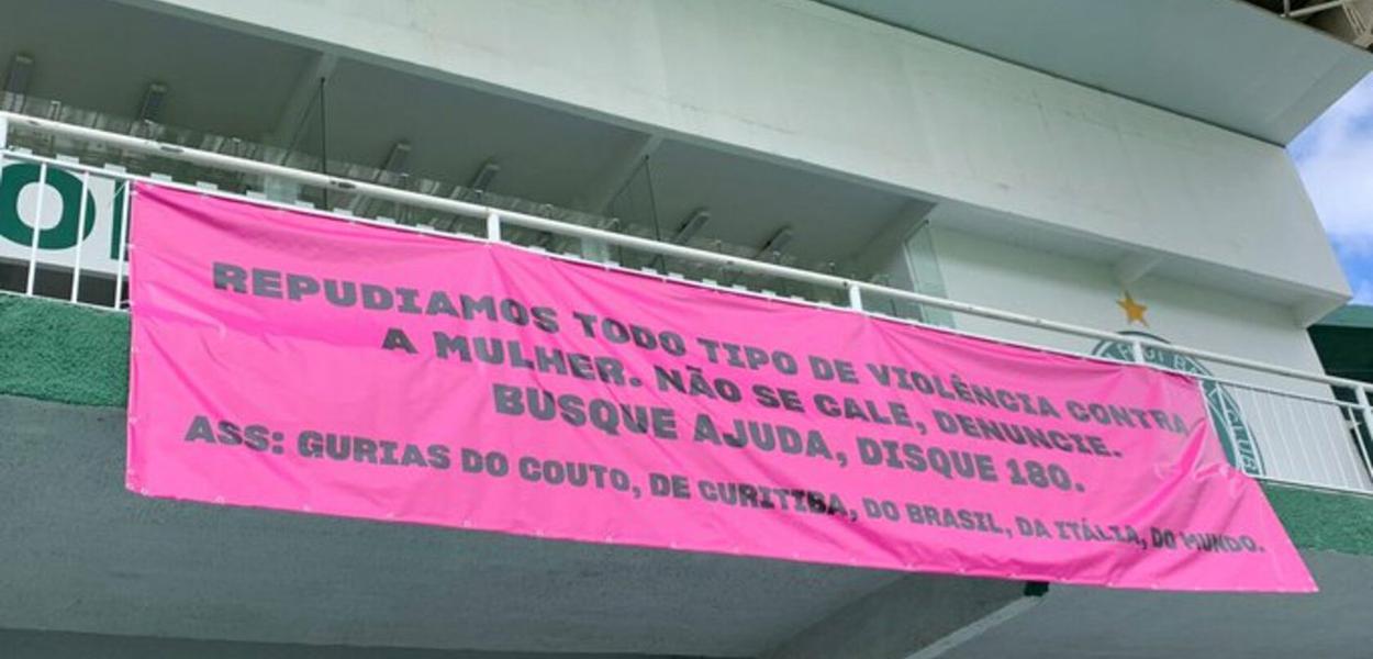 Protesto da torcida feminina do Coritiba