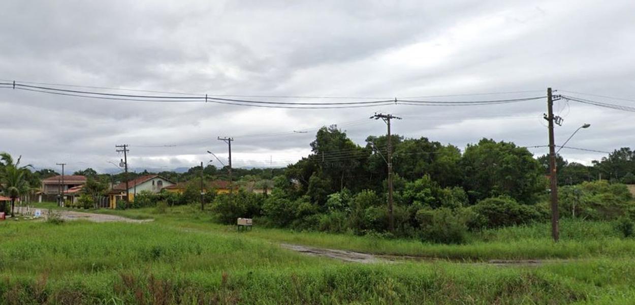 Polícia encontrou rapaz na Avenida das Palmeiras, em Itanhaém (SP)